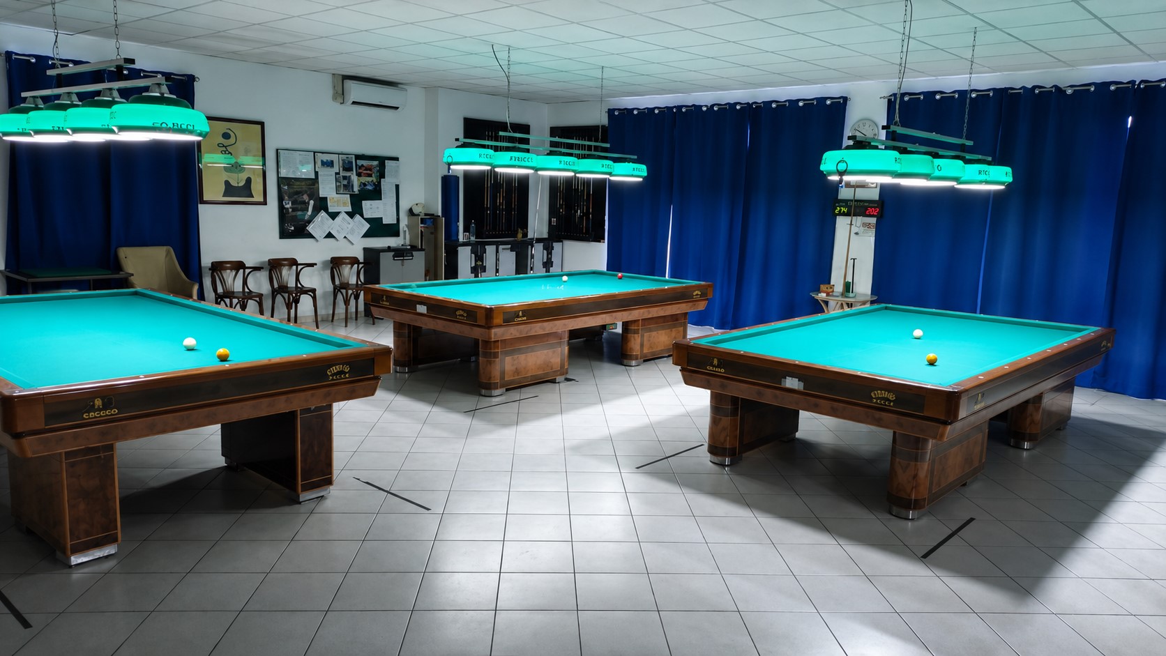 I tre tavoli nella sala biliardo del Circolo Tennis Spezia