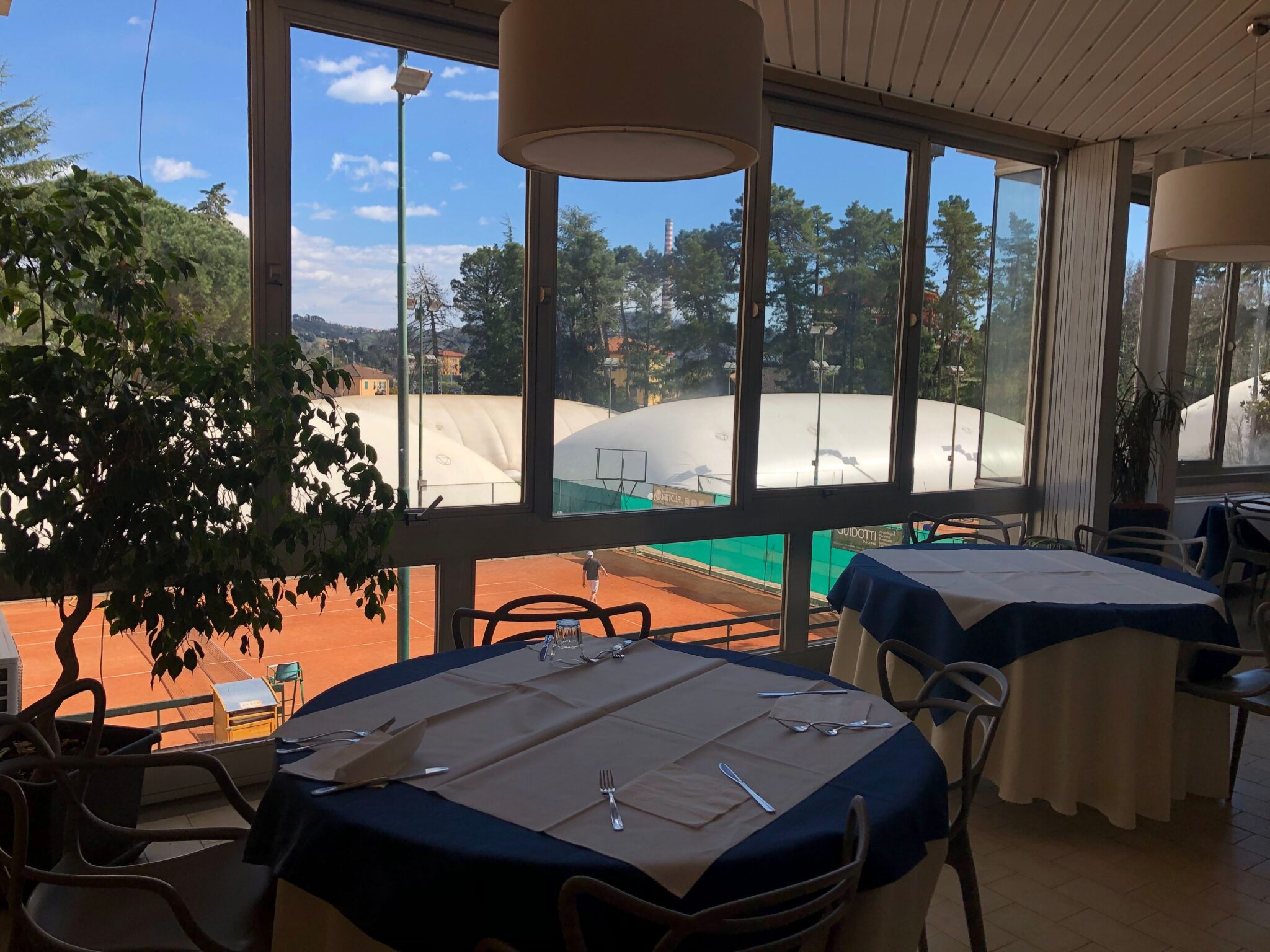 Ristorante del Circolo Tennis Spezia con vista sui campi